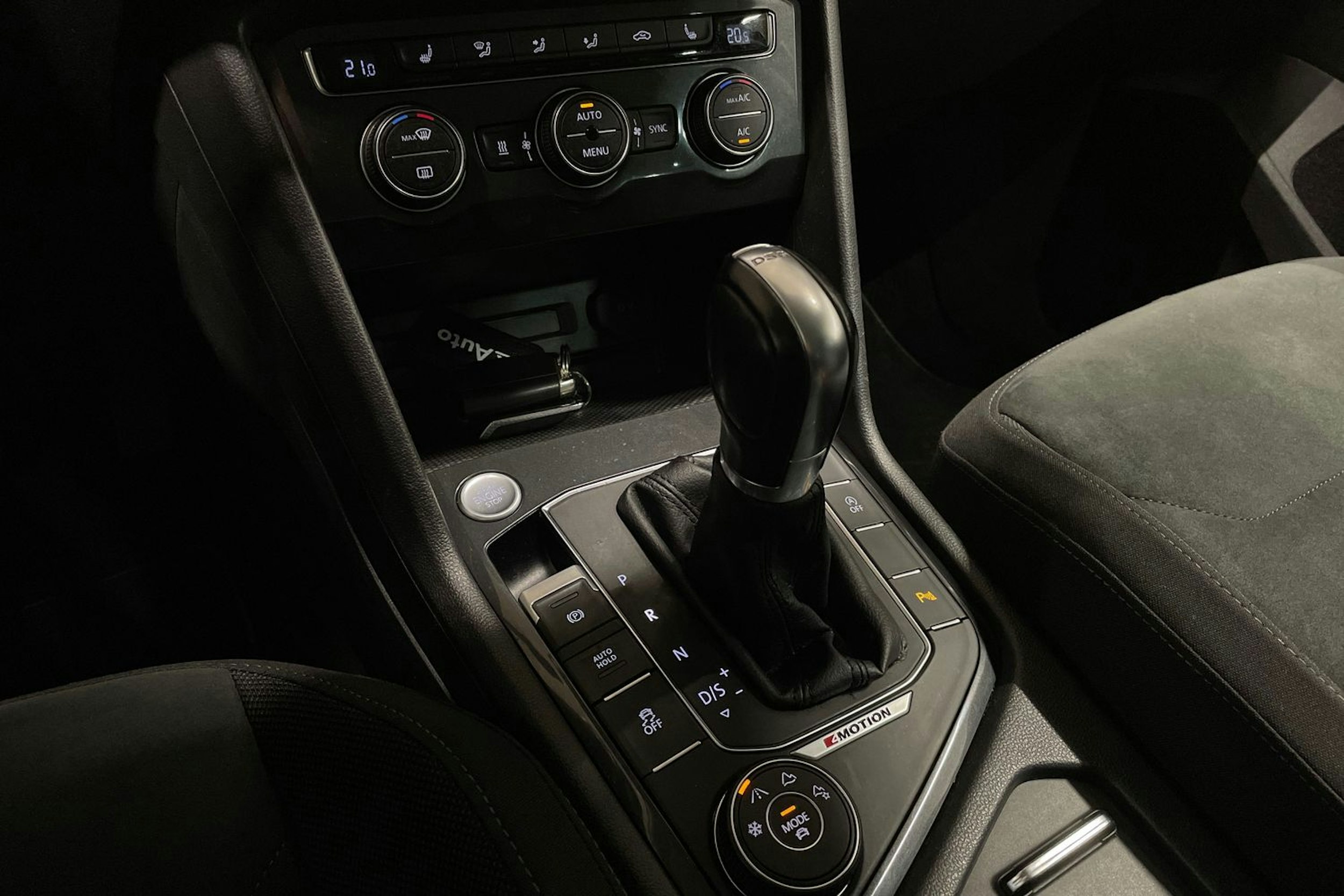 ruskea (beige) Volkswagen Tiguan 2017 kuva 19.