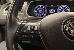 ruskea (beige) Volkswagen Tiguan 2017 kuva 21.