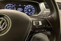 ruskea (beige) Volkswagen Tiguan 2017 kuva 22.