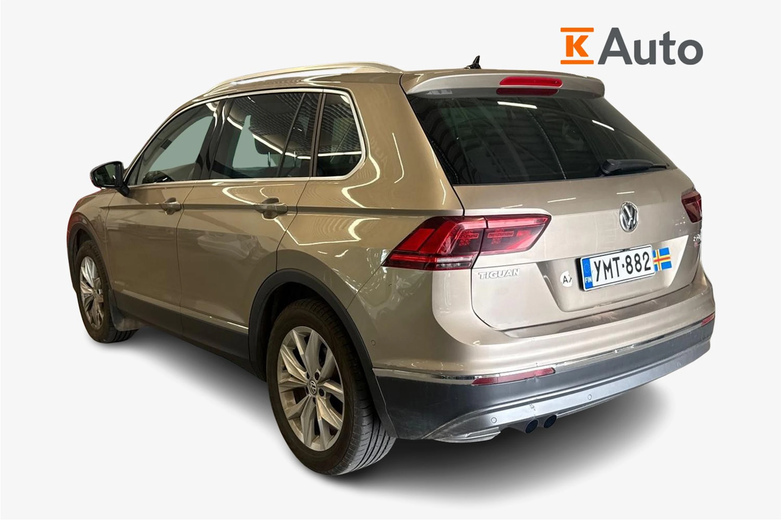 ruskea (beige) Volkswagen Tiguan 2016 kuva 2.