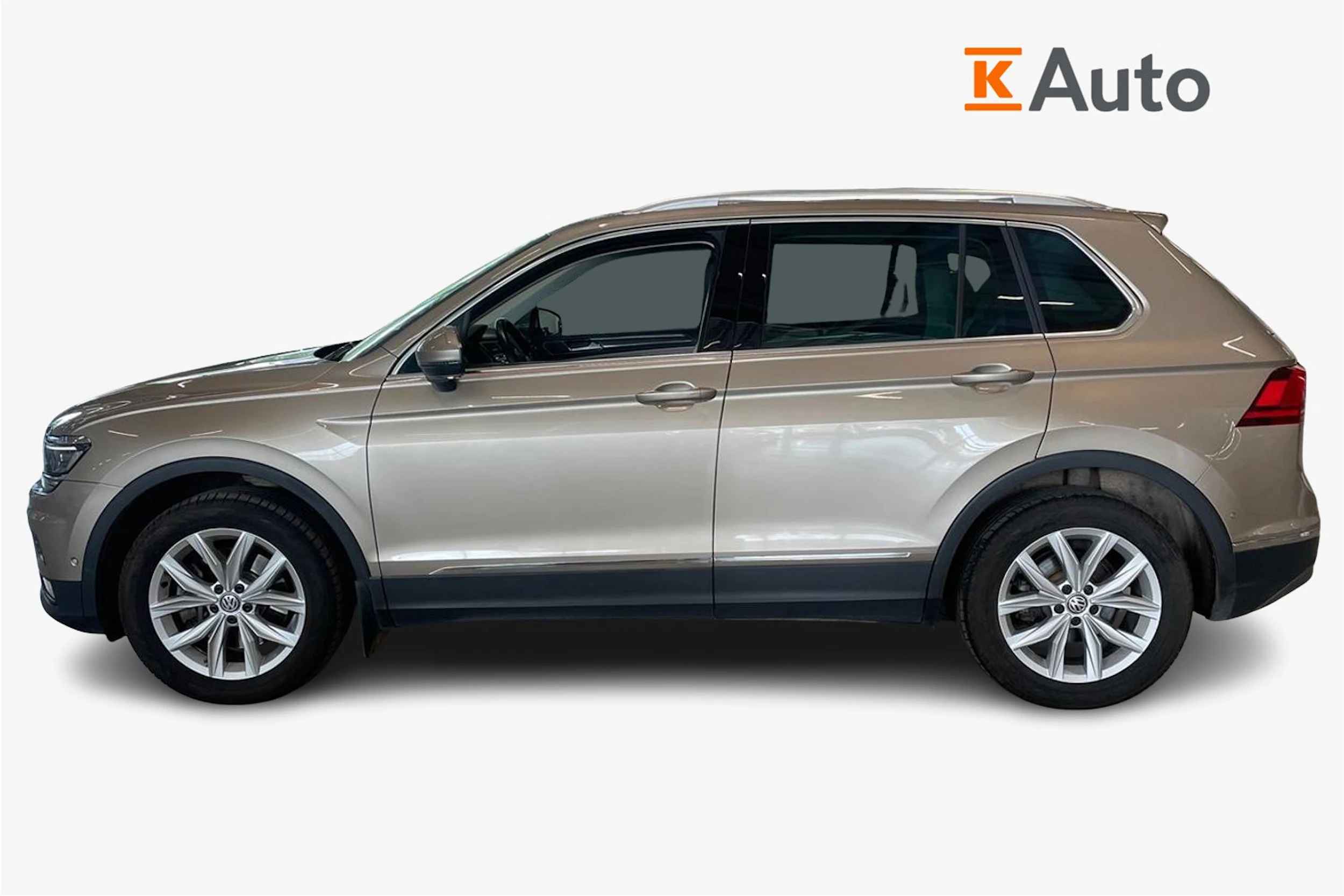 ruskea (beige) Volkswagen Tiguan 2017 kuva 7.