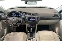 ruskea (beige) Volkswagen Tiguan 2017 kuva 9.