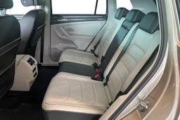 ruskea (beige) Volkswagen Tiguan 2017 kuva 11.