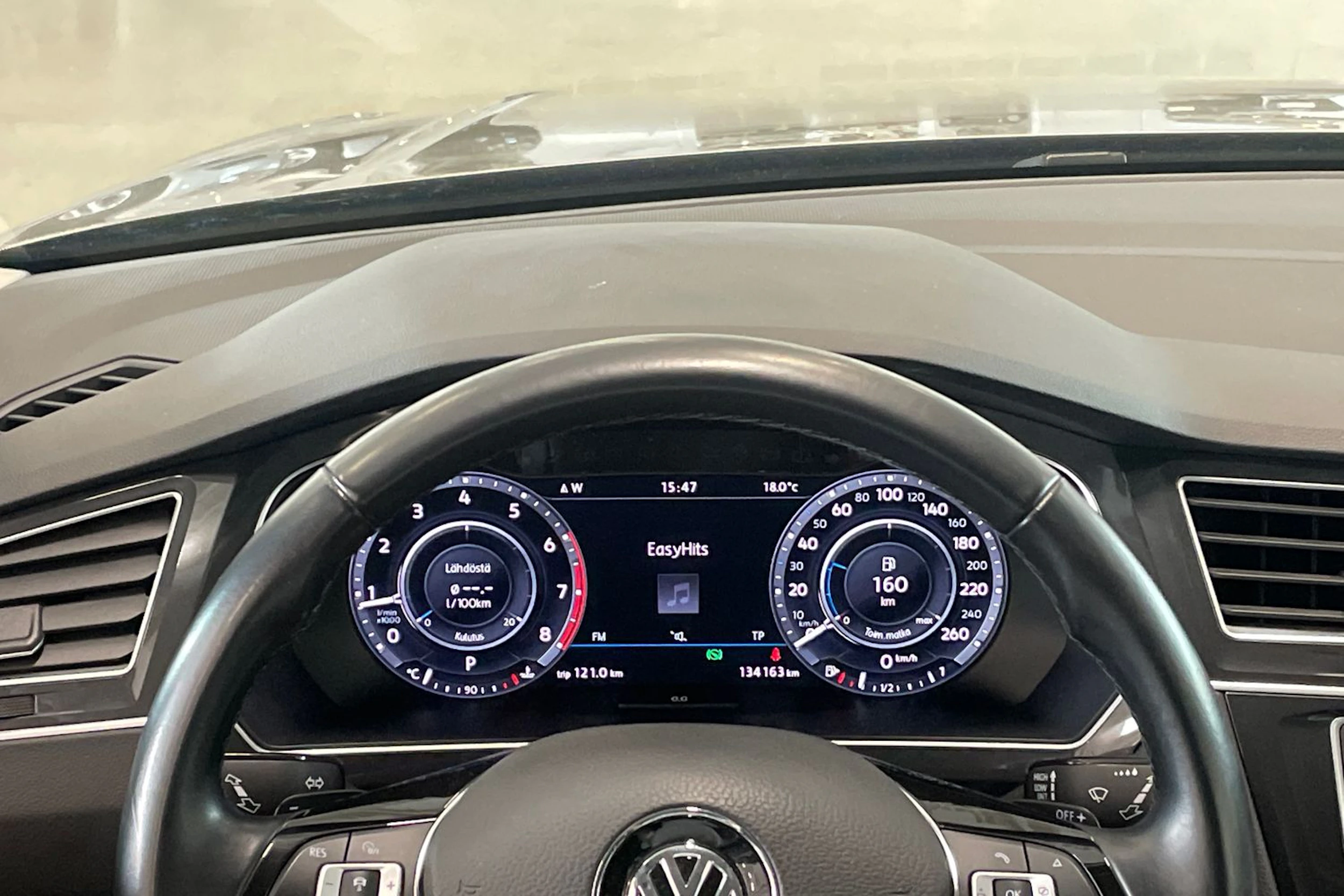ruskea (beige) Volkswagen Tiguan 2017 kuva 18.
