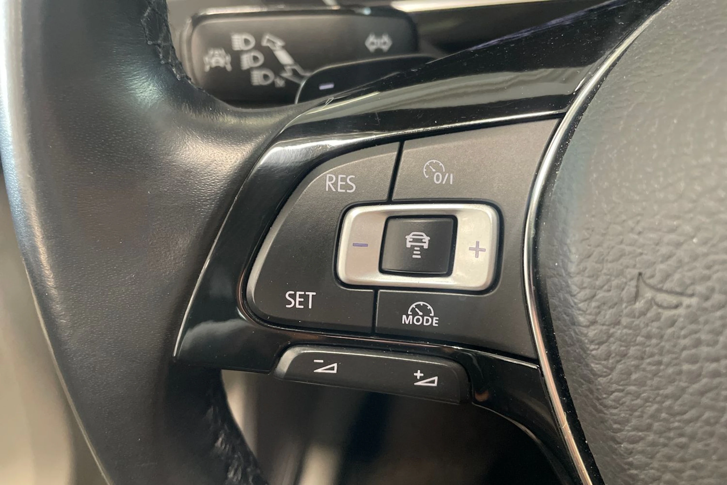 ruskea (beige) Volkswagen Tiguan 2017 kuva 19.