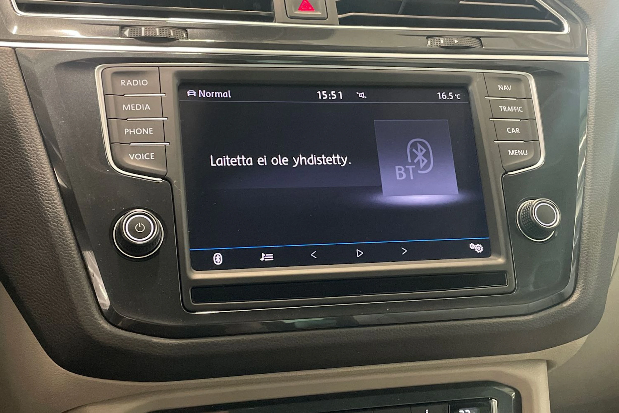 ruskea (beige) Volkswagen Tiguan 2017 kuva 23.