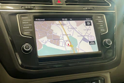 ruskea (beige) Volkswagen Tiguan 2017 kuva 24.