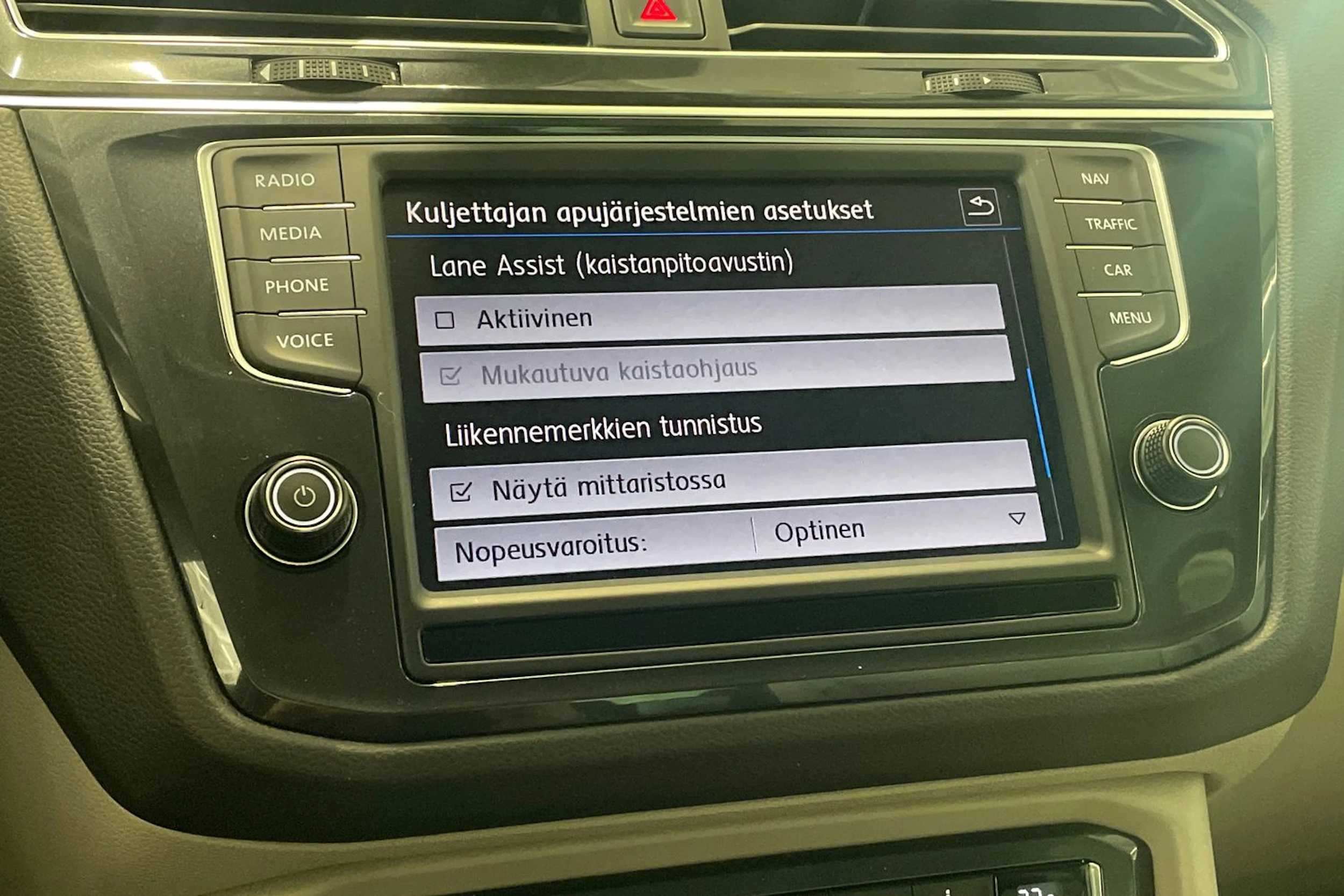 ruskea (beige) Volkswagen Tiguan 2017 kuva 26.