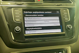 ruskea (beige) Volkswagen Tiguan 2017 kuva 27.
