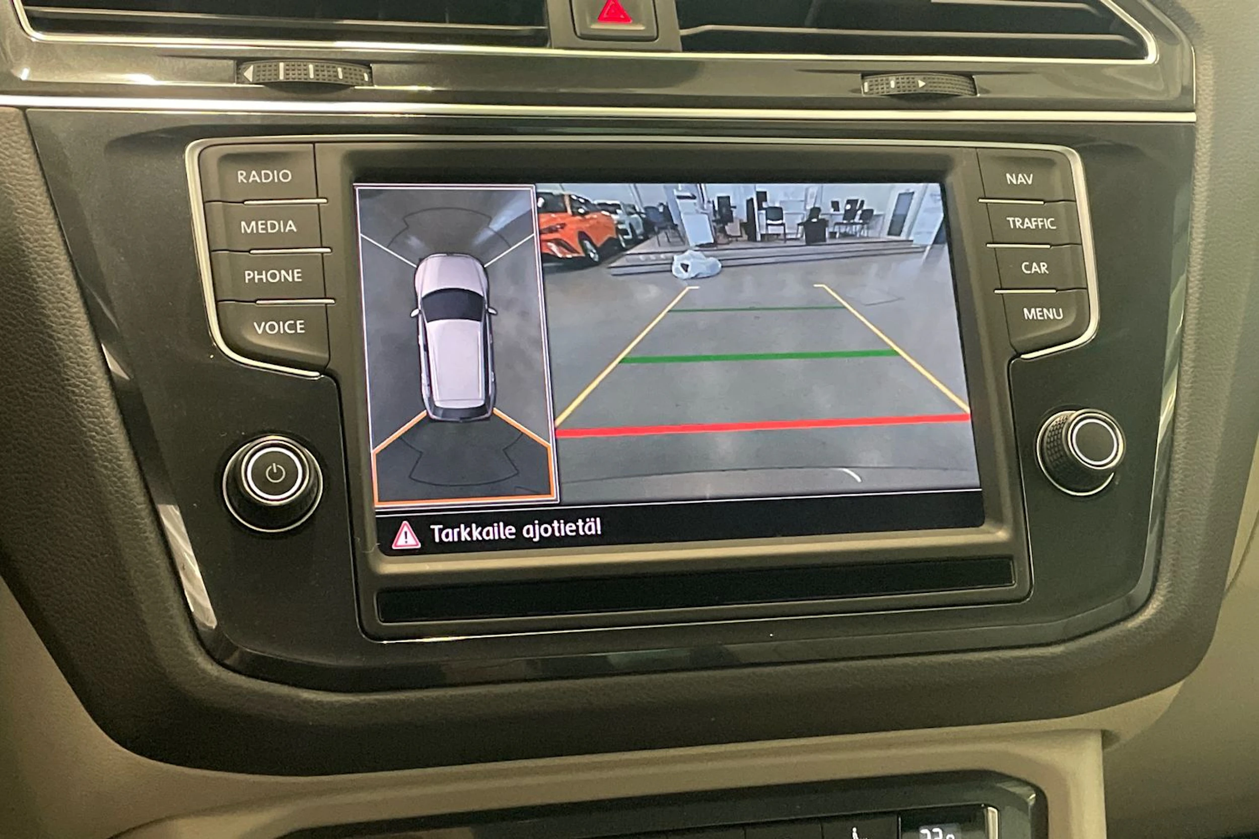 ruskea (beige) Volkswagen Tiguan 2017 kuva 29.