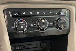 ruskea (beige) Volkswagen Tiguan 2017 kuva 30.