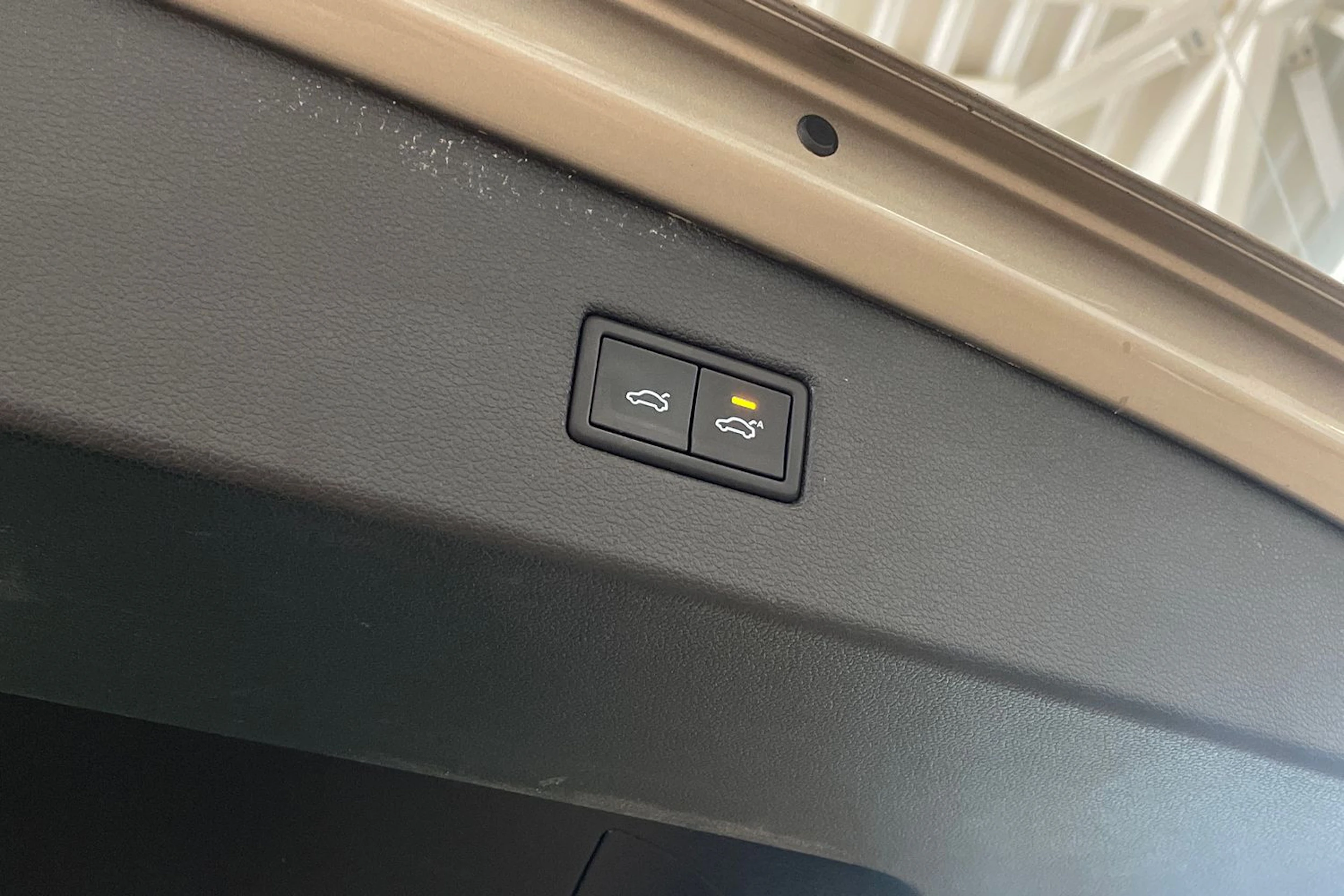 ruskea (beige) Volkswagen Tiguan 2017 kuva 34.