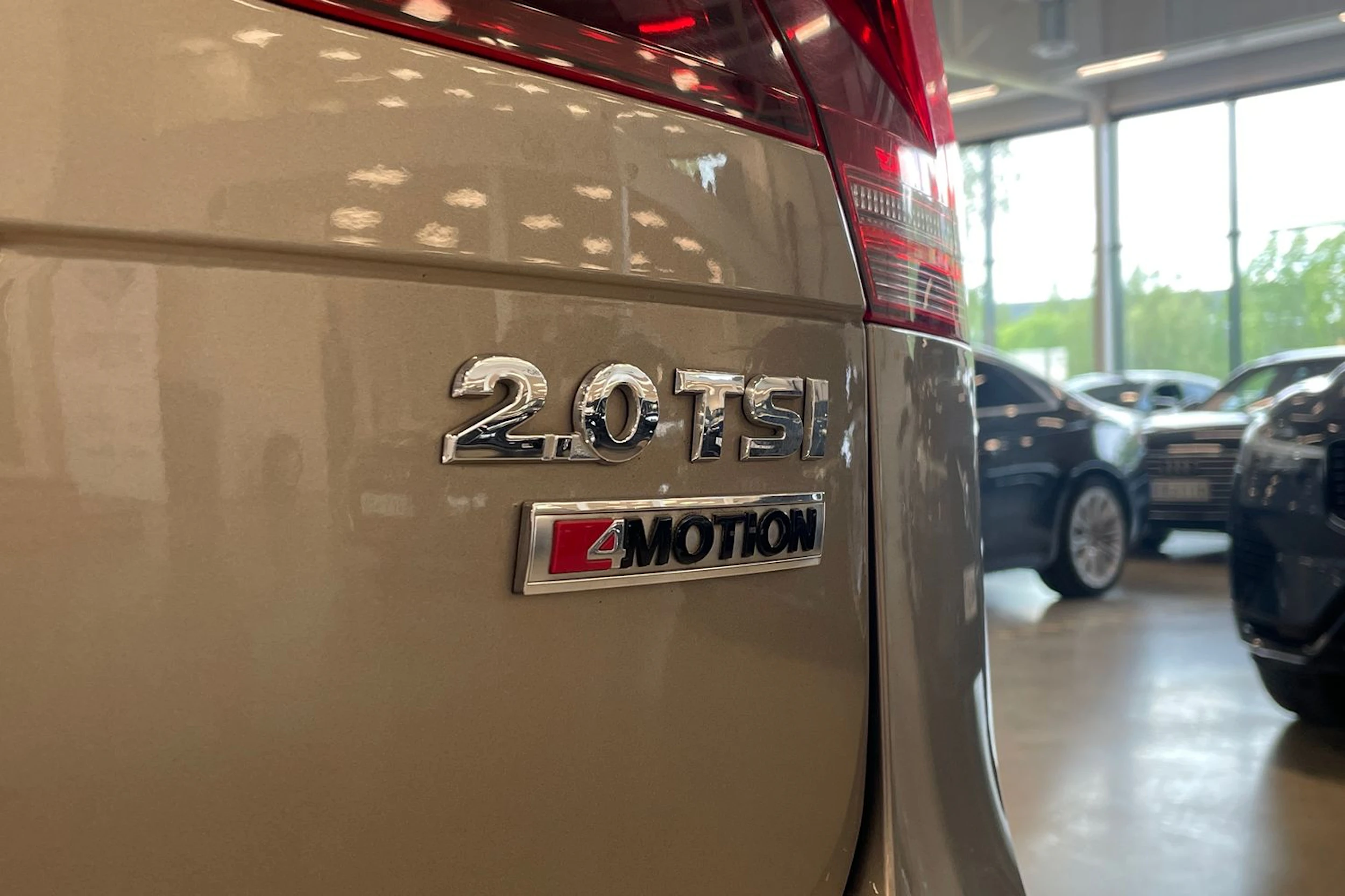 ruskea (beige) Volkswagen Tiguan 2017 kuva 36.