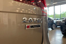 ruskea (beige) Volkswagen Tiguan 2017 kuva 36.