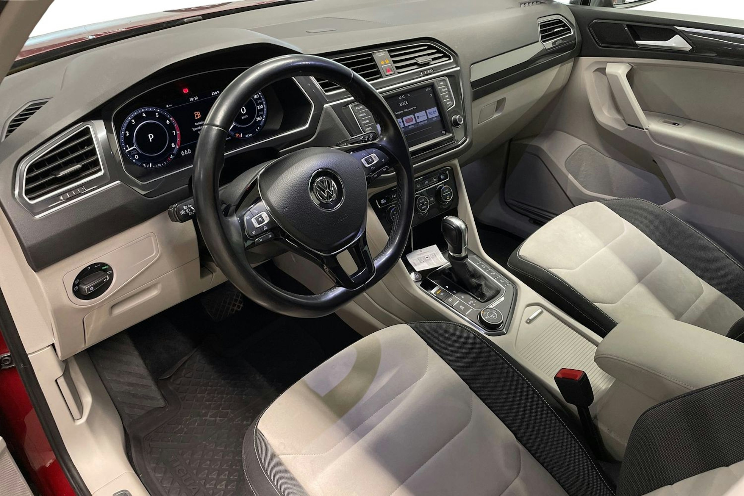 punainen Volkswagen Tiguan 2016 kuva 7.