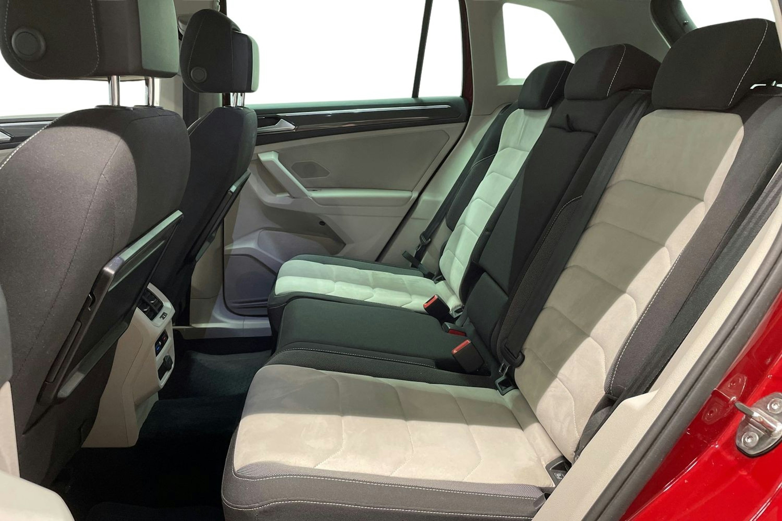 punainen Volkswagen Tiguan 2016 kuva 10.