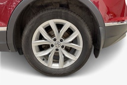 punainen Volkswagen Tiguan 2016 kuva 11.