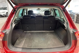 punainen Volkswagen Tiguan 2016 kuva 15.