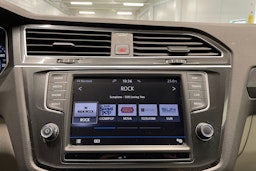 punainen Volkswagen Tiguan 2016 kuva 17.