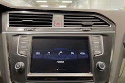 punainen Volkswagen Tiguan 2016 kuva 18.