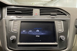 punainen Volkswagen Tiguan 2016 kuva 20.