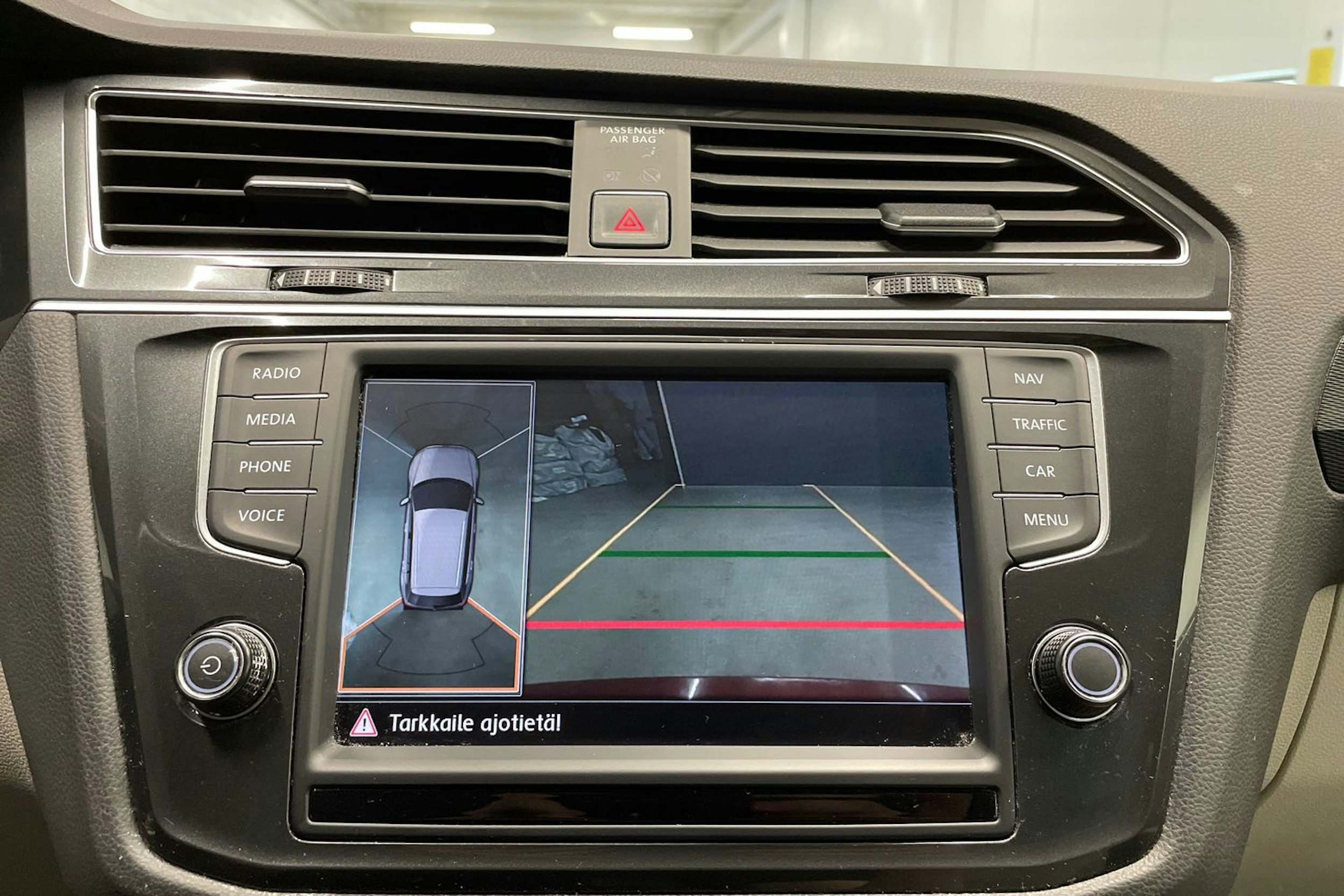 punainen Volkswagen Tiguan 2016 kuva 22.