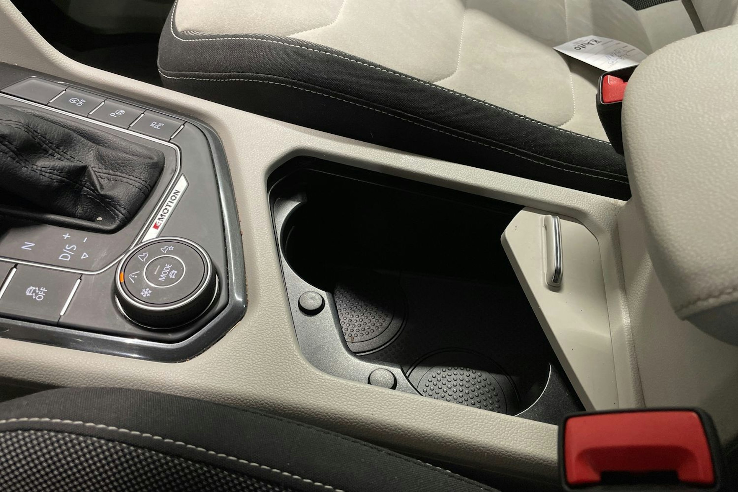 punainen Volkswagen Tiguan 2016 kuva 24.