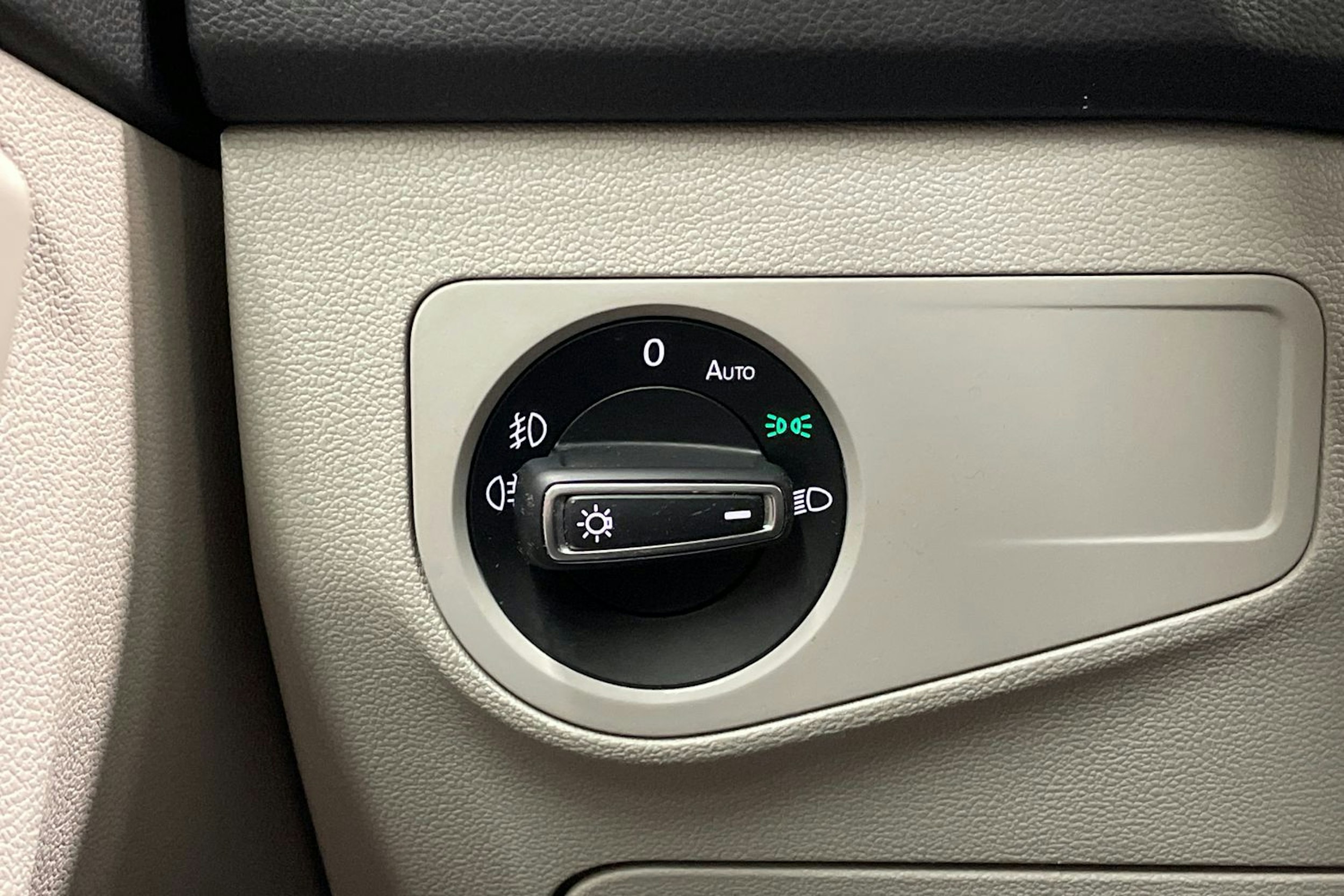 punainen Volkswagen Tiguan 2016 kuva 25.