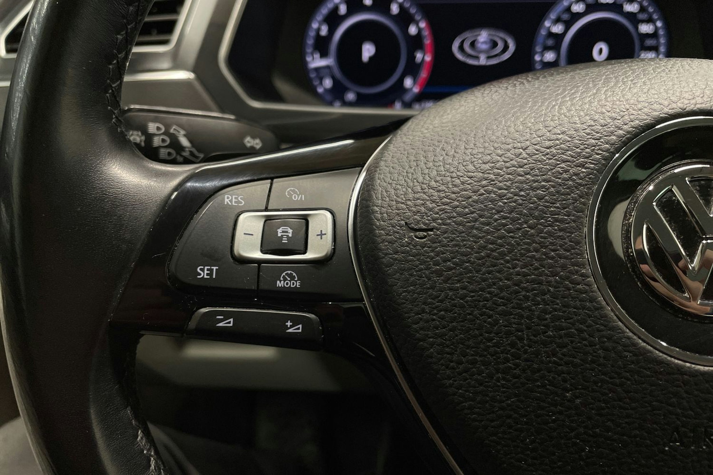 punainen Volkswagen Tiguan 2016 kuva 27.