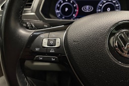 punainen Volkswagen Tiguan 2016 kuva 27.