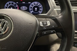punainen Volkswagen Tiguan 2016 kuva 28.