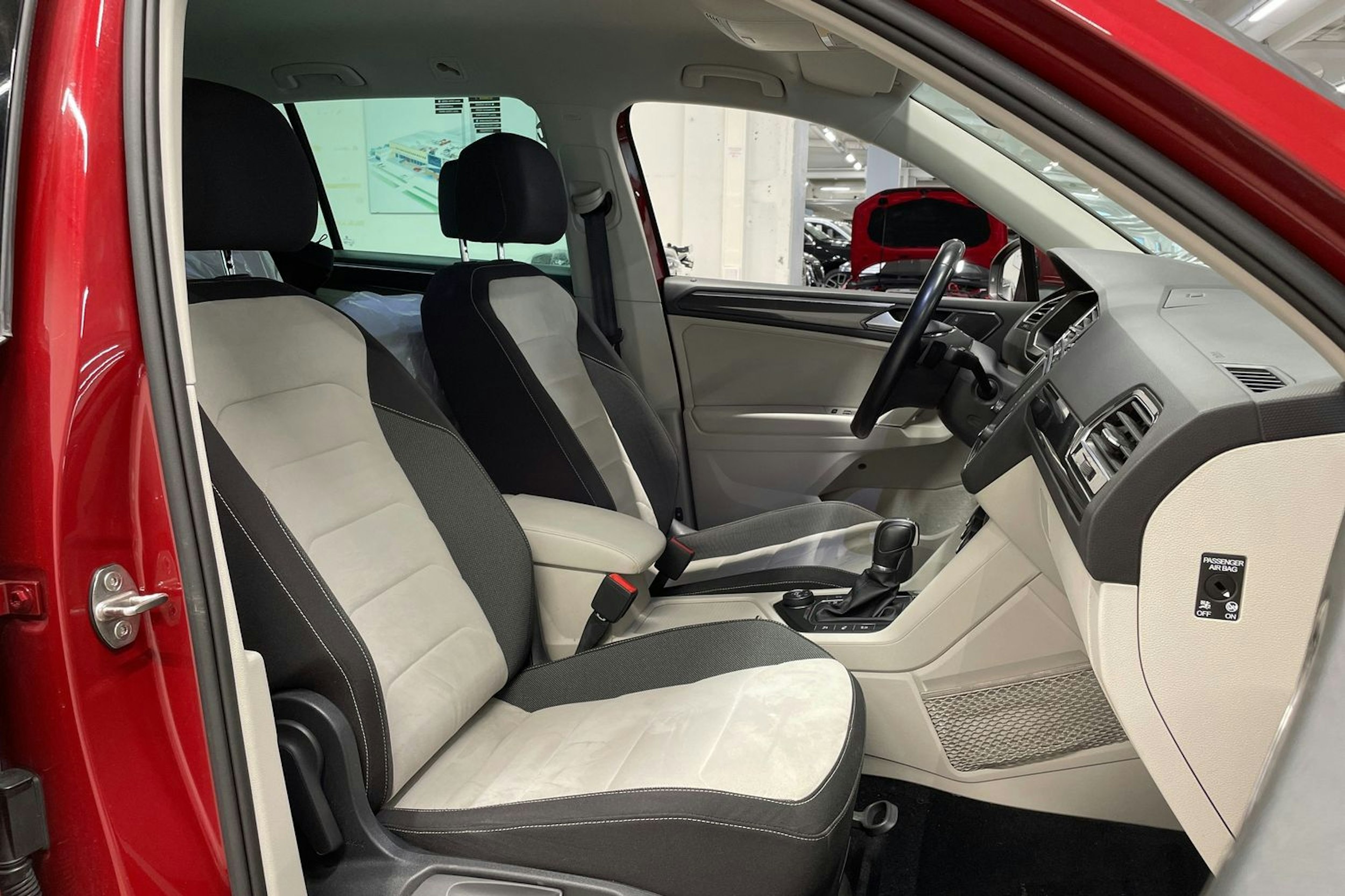 punainen Volkswagen Tiguan 2016 kuva 31.