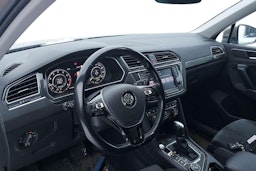 ruskea (beige) Volkswagen Tiguan 2017 kuva 3.