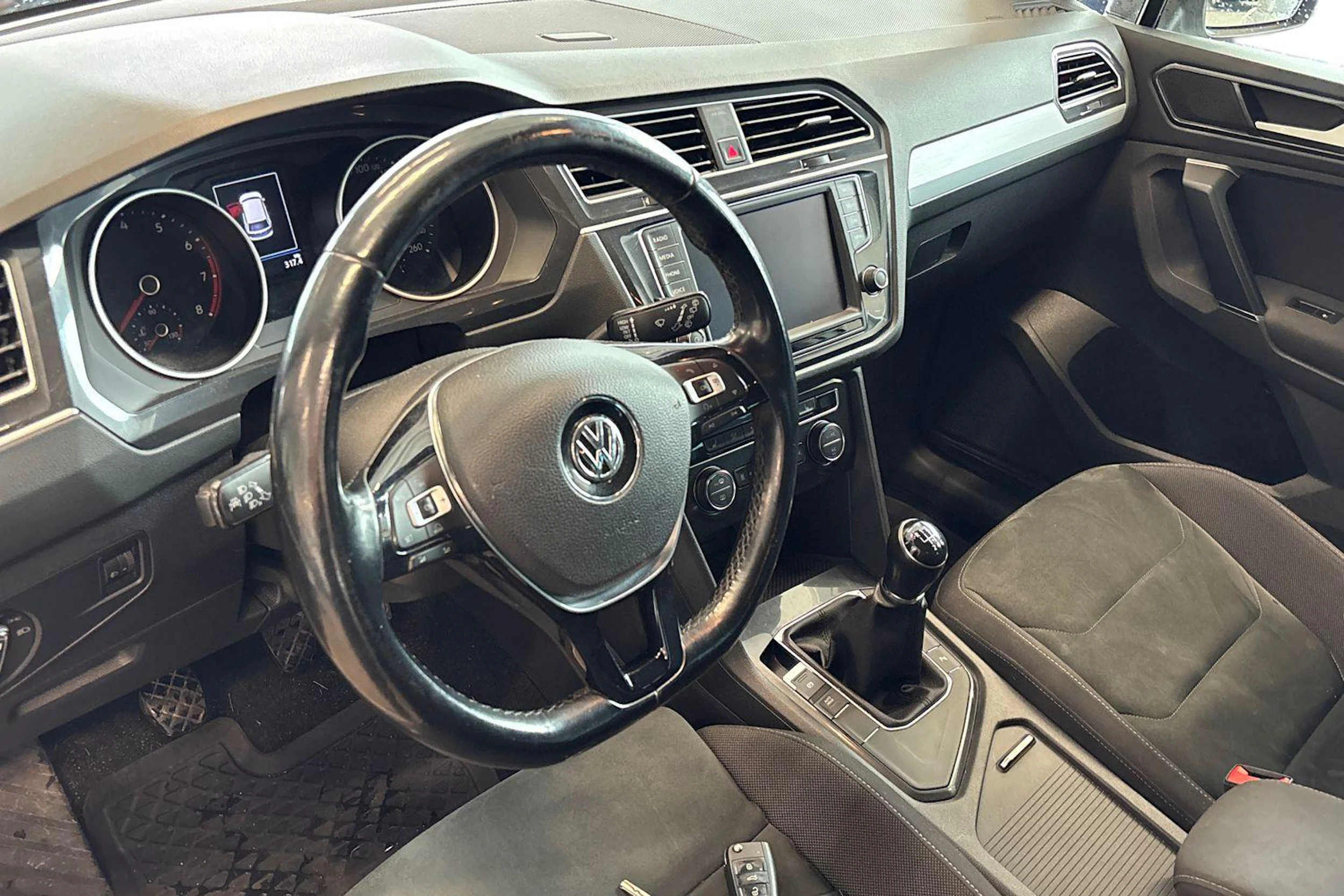 valkoinen Volkswagen Tiguan 2017 kuva 3.