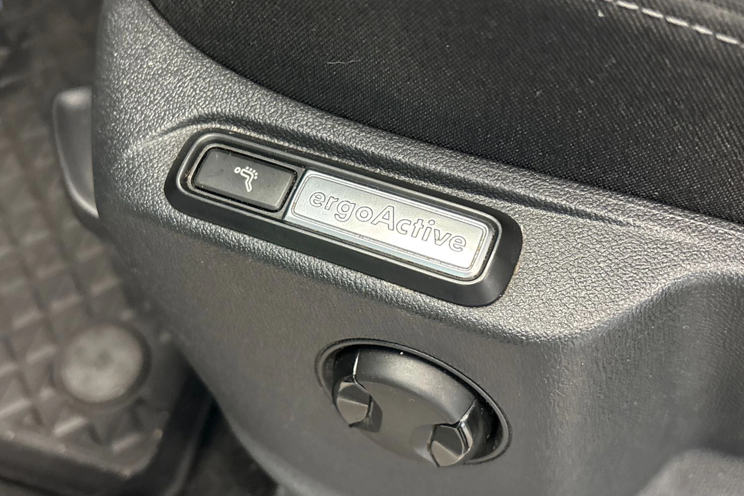 valkoinen Volkswagen Tiguan 2017 kuva 6.