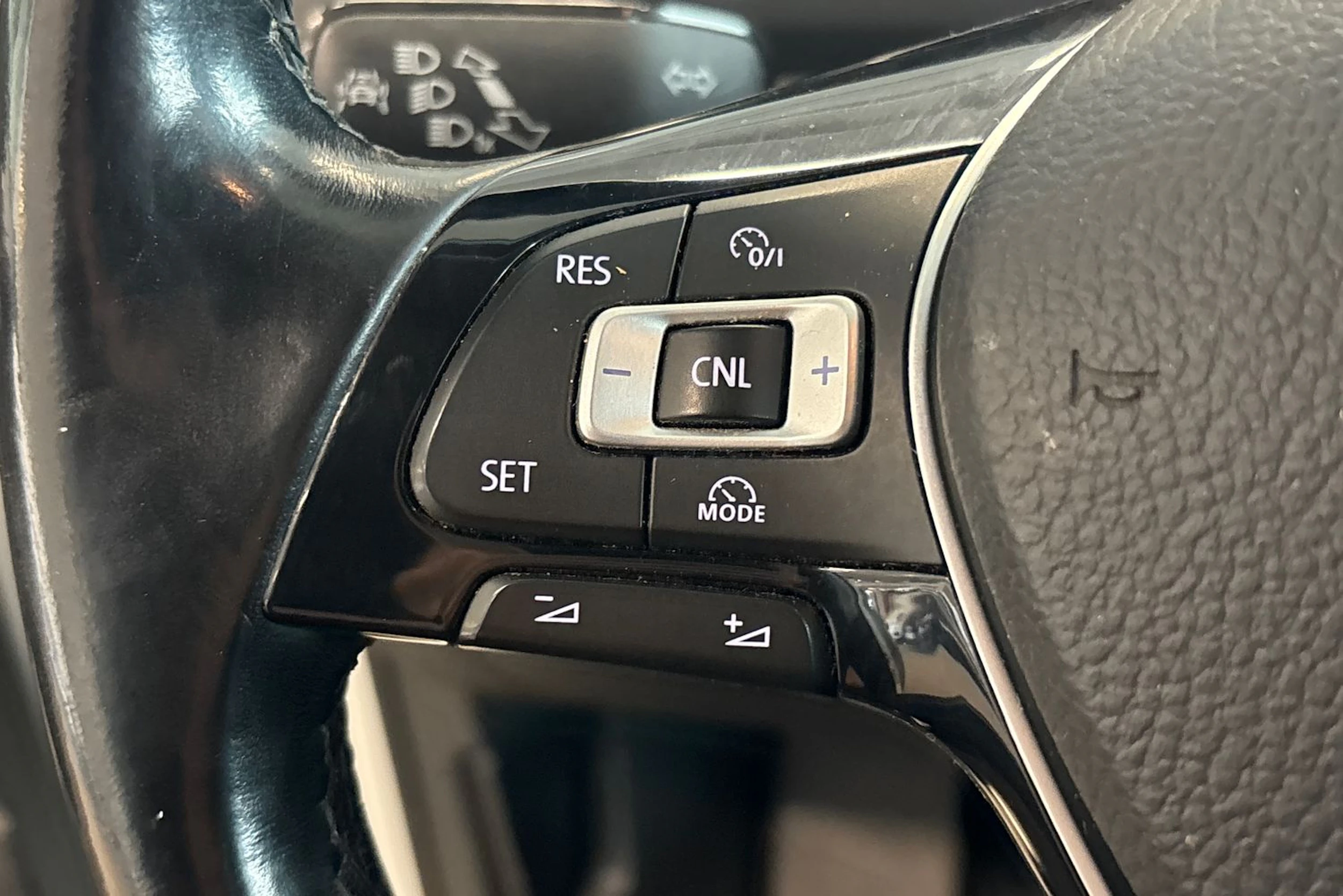 valkoinen Volkswagen Tiguan 2017 kuva 22.