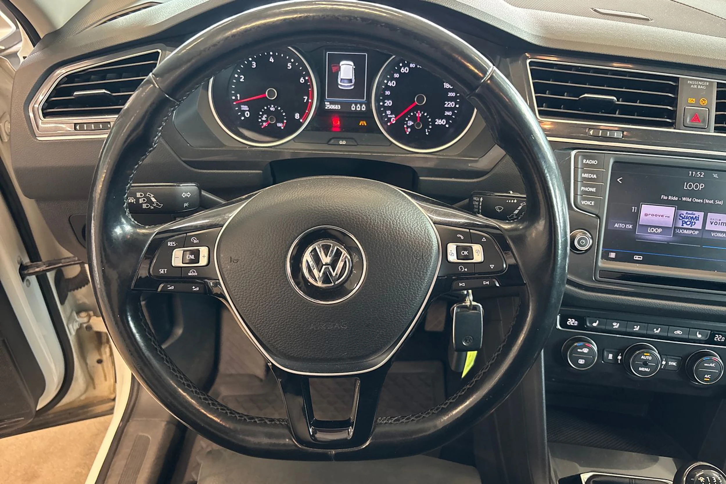valkoinen Volkswagen Tiguan 2017 kuva 33.