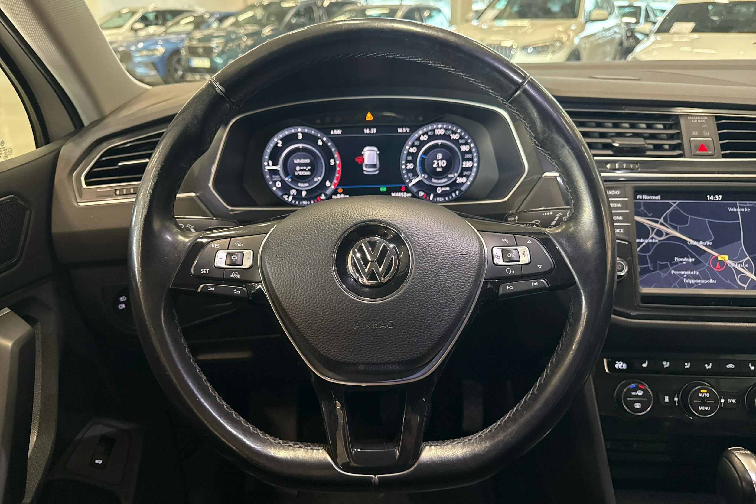 valkoinen Volkswagen Tiguan 2017 kuva 8.