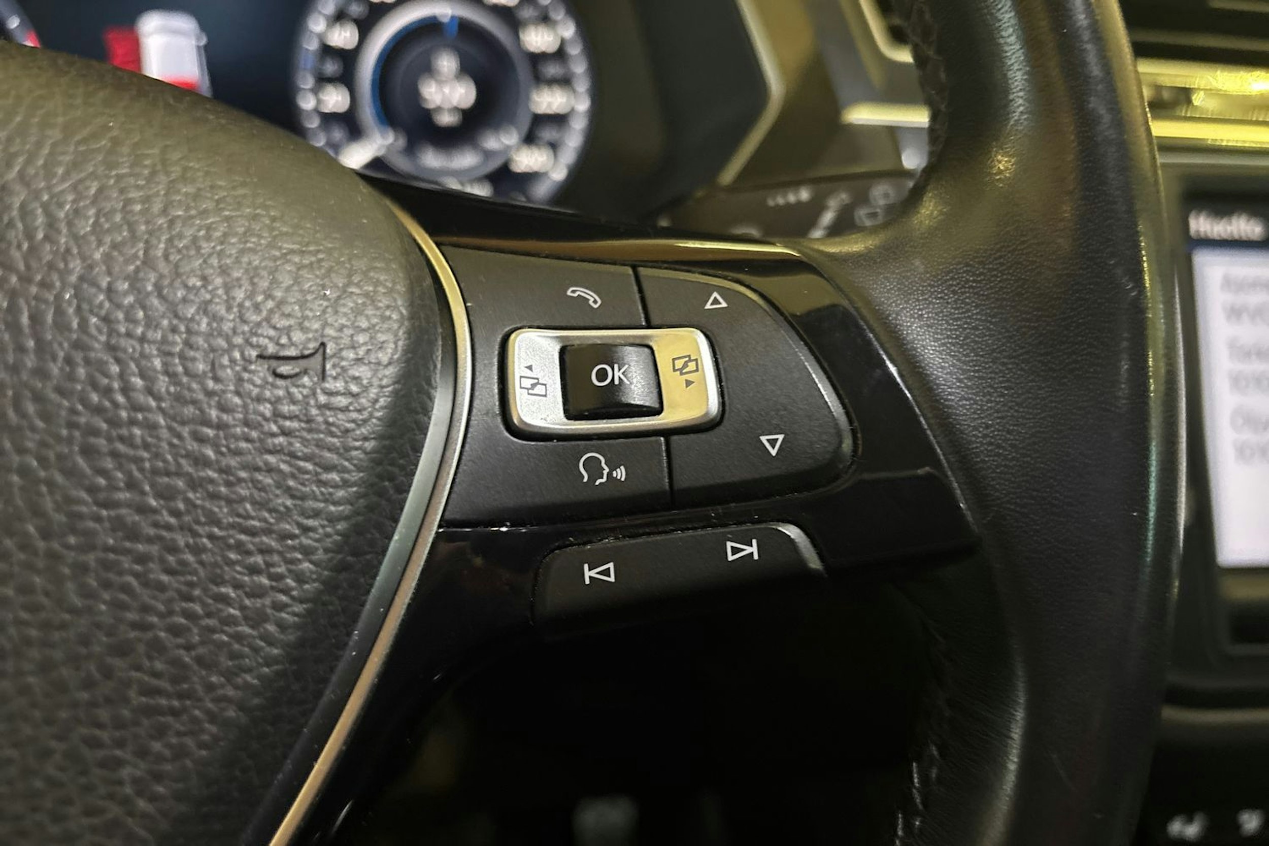 Sininen Volkswagen Tiguan 2017 kuva 15.