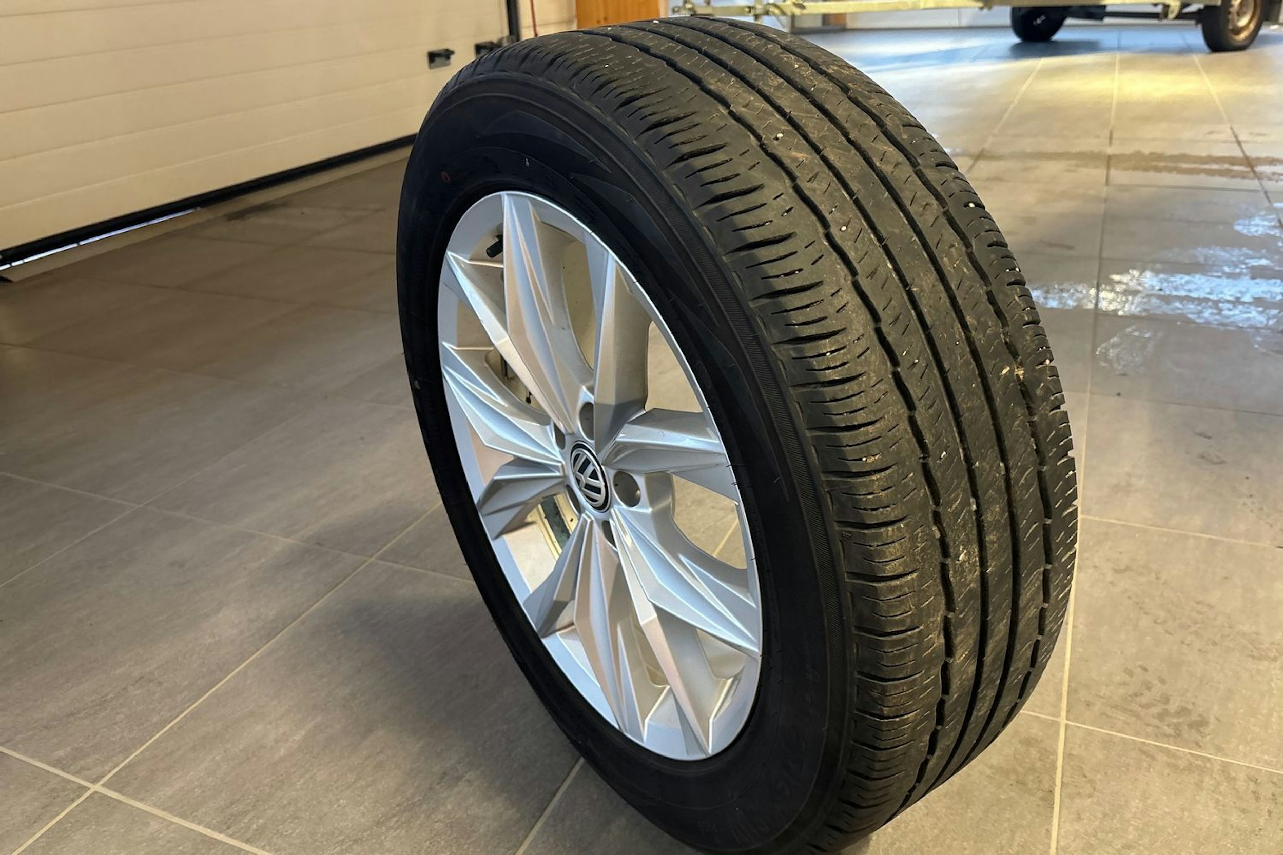 Sininen Volkswagen Tiguan 2017 kuva 18.