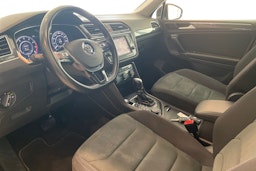 Ruskea (beige) Volkswagen Tiguan 2017 kuva 7.