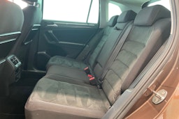 Ruskea (beige) Volkswagen Tiguan 2017 kuva 10.