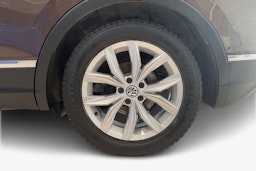 Ruskea (beige) Volkswagen Tiguan 2017 kuva 11.
