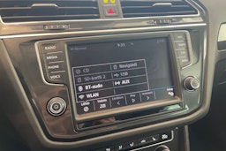 Ruskea (beige) Volkswagen Tiguan 2017 kuva 18.