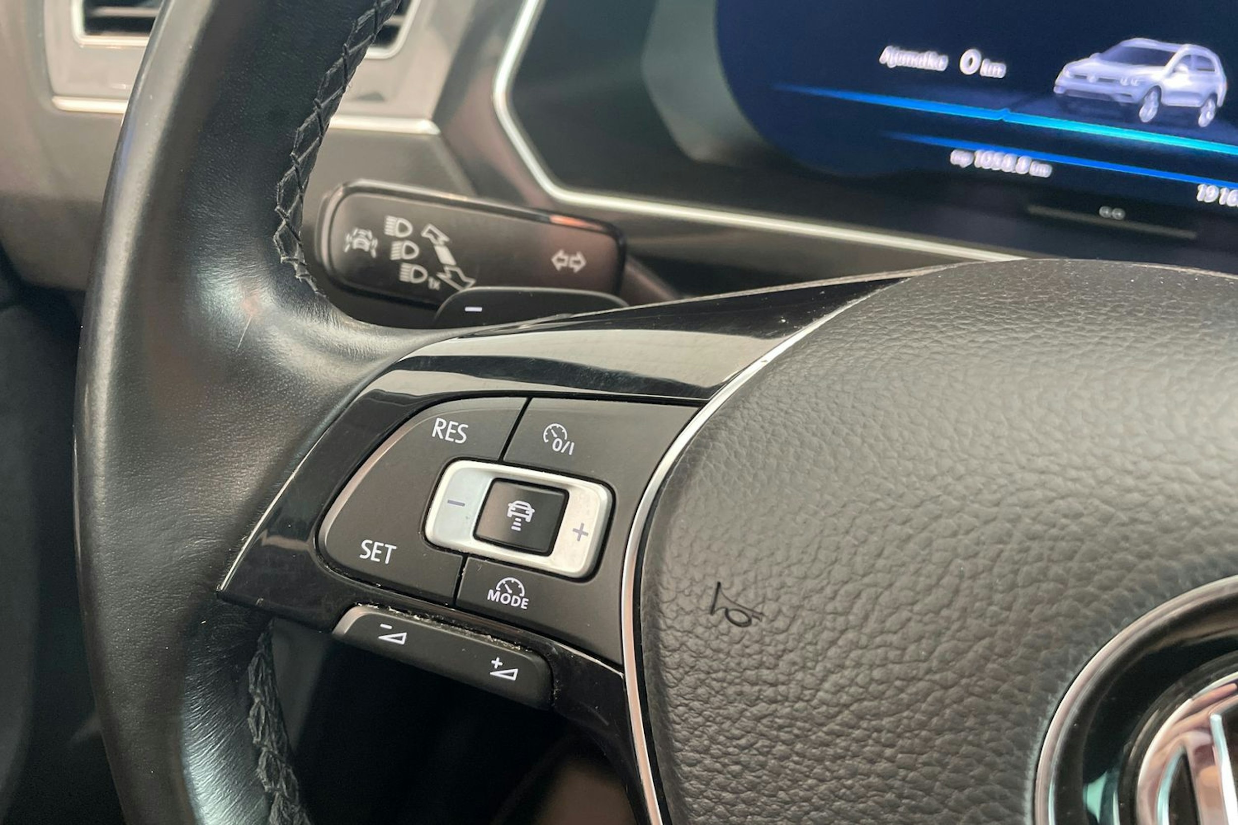 Ruskea (beige) Volkswagen Tiguan 2017 kuva 24.