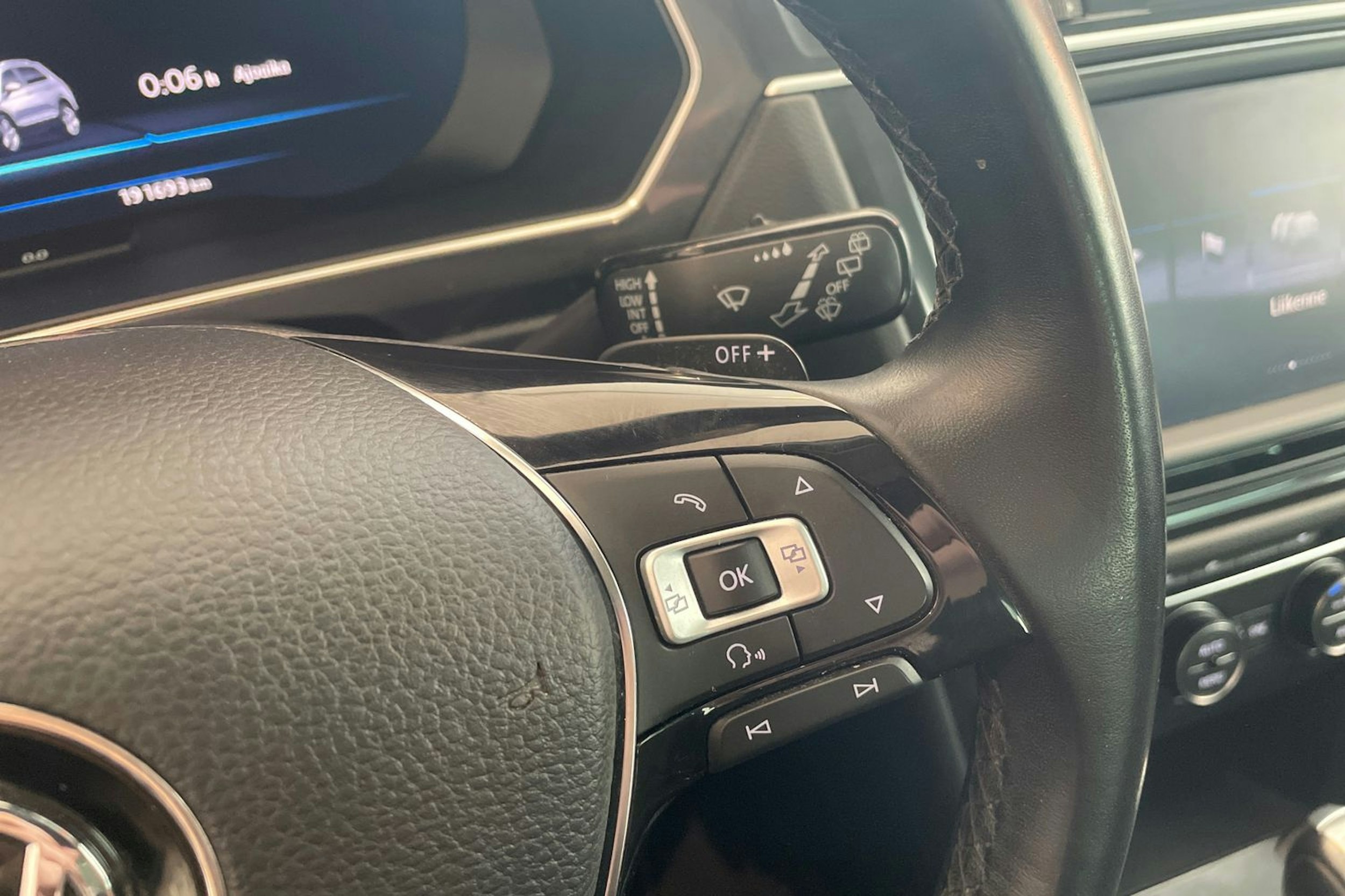 Ruskea (beige) Volkswagen Tiguan 2017 kuva 25.