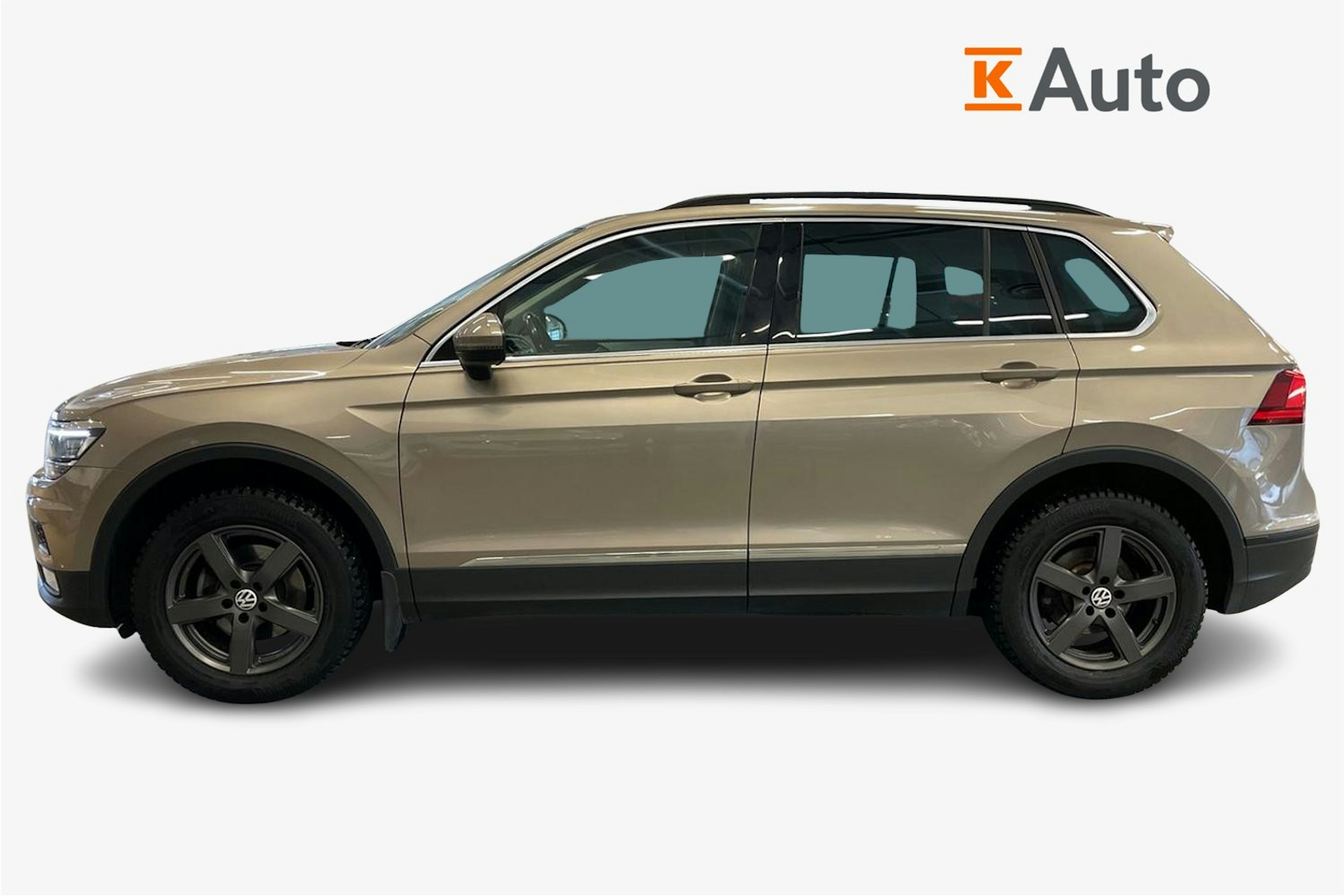 Ruskea (beige) Volkswagen Tiguan 2017 kuva 6.