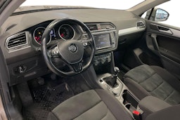 Ruskea (beige) Volkswagen Tiguan 2017 kuva 7.
