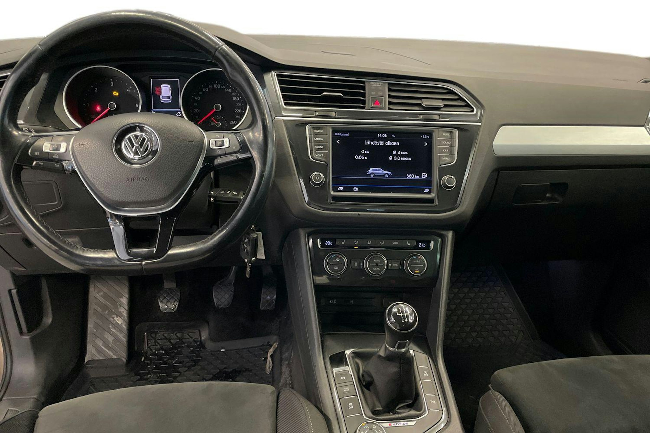 Ruskea (beige) Volkswagen Tiguan 2017 kuva 9.