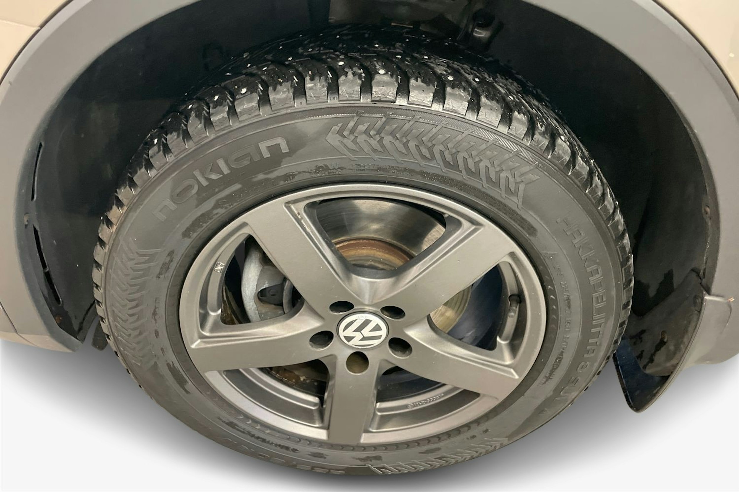 Ruskea (beige) Volkswagen Tiguan 2017 kuva 11.